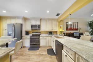 1074 KENSINGTON PARK COURT, ALTAMONTE SPRINGS, FL 32714 Sold 08/19/25