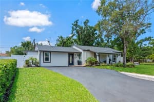 2110 W Farwell Dr, TAMPA