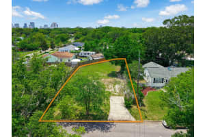 830 FLORAL DRIVE, ORLANDO, FL 32803 Sold 08/29/25