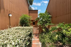 105 OAKS COURT, SANFORD, FL 32771 Sold 08/15/25