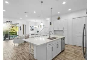 406 Captiva Dr, DAVENPORT