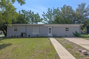 985 N Village Dr, DELTONA