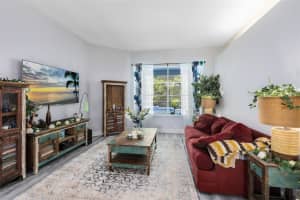 10743 FAIRHAVEN WAY, ORLANDO, FL 32825 - MLS#MFRO6313055