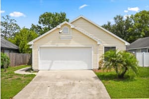189 Lakeside Cir, SANFORD