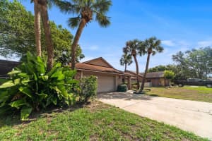 2715 WEKIVA MEADOWS COURT, APOPKA, FL 32712 Sold 09/12/25