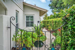 830 OAK STREET, ORLANDO, FL 32804 - MLS#MFRO6315682