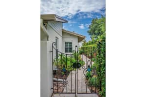 830 OAK STREET, ORLANDO, FL 32804 - MLS#MFRO6315682