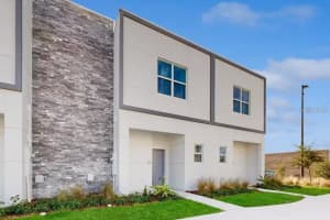 609 Trikomo Dr, DAVENPORT
