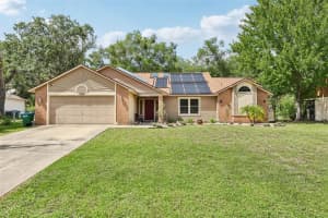 2180 Captain Dr, DELTONA