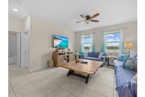 2105 LAKE SIDE AVENUE, DAVENPORT, FL 33837 - MLS#MFRO6315864
