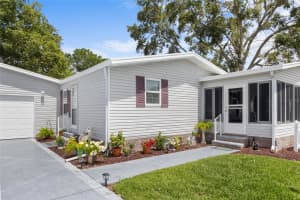 25333 CASA DEL LAGO LN, LEESBURG, FL 34748 - MLS#MFRO6317102