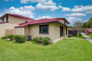 513 HUNTER CIRCLE, KISSIMMEE, FL 34758 Sold 10/01/25