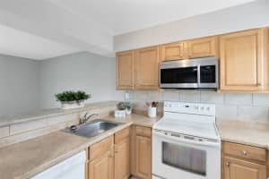 208 SCOTTSDALE SQUARE, WINTER PARK, FL 32792 Sold 07/21/25