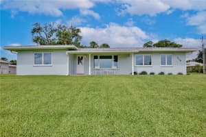 216 N Riverside Dr, EDGEWATER