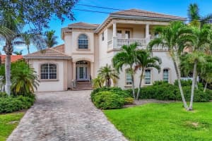 811 LAGUNA DRIVE, VENICE, FL 34285 - MLS#MFRO6318287