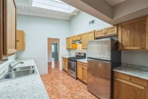 111 TARRYTOWN TRAIL, LONGWOOD, FL 32750 - MLS#MFRO6318782