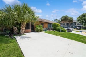 437 HEMLOCK STREET, ALTAMONTE SPRINGS, FL 32714 Sold 11/03/25