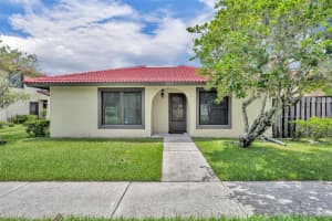 557 Hunter Cir, KISSIMMEE