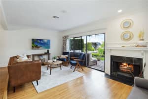 386 LAKEVIEW STREET, ORLANDO, FL 32804 Sold 08/08/25