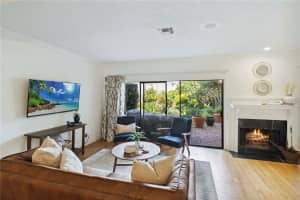 386 LAKEVIEW STREET, ORLANDO, FL 32804 Sold 08/08/25