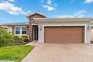 911 Tidal Pond Dr, GROVELAND