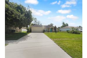 1877 COURTLAND BOULEVARD, DELTONA, FL 32738 Sold 08/28/25
