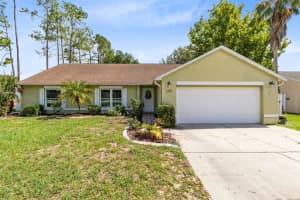 204 Grovepark Dr, DAVENPORT