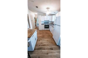 1725 HILTON HEAD BOULEVARD, LADY LAKE, FL 32159 - MLS#MFRO6321543