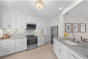 8735 LAKESIDE BOULEVARD, VERO BEACH, FL 32963 - MLS#MFRO6322695