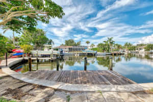 568 VENICE LANE, SARASOTA, FL 34242 Sold 12/09/25