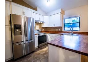 102 HAMPTON COURT, SANFORD, FL 32773 - MLS#MFRO6324153