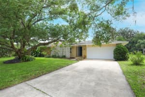 670 Palm Dr, OVIEDO