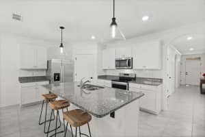 5684 HORSESHOE LOOP, APOPKA, FL 32712 Sold 10/20/25