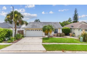 213 INDIAN POINT CIRCLE, KISSIMMEE, FL 34746 - MLS#MFRO6325054