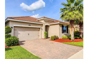 1047 OAK BLUFF DRIVE, DAVENPORT, FL 33837 - MLS#MFRO6325333