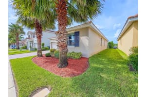 1047 OAK BLUFF DRIVE, DAVENPORT, FL 33837 - MLS#MFRO6325333
