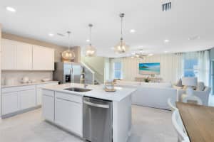 6947 COPPERWOOD AVENUE, ORLANDO, FL 32829 - MLS#MFRO6326567