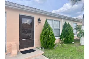19 COUNTRY COVE WAY, KISSIMMEE, FL 34743 Sold 08/29/25