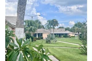19 COUNTRY COVE WAY, KISSIMMEE, FL 34743 Sold 08/29/25