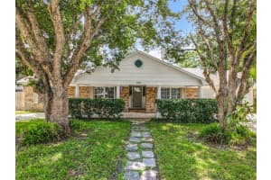 293 Cambridge Dr, LONGWOOD