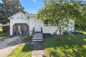 466 KENTUCKY AVENUE, UMATILLA, FL 32784 Sold 08/28/25