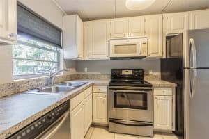 2818 SOMERSET PARK DRIVE, TAMPA, FL 33613 - MLS#MFRO6328112