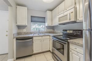 2818 SOMERSET PARK DRIVE, TAMPA, FL 33613 - MLS#MFRO6328112
