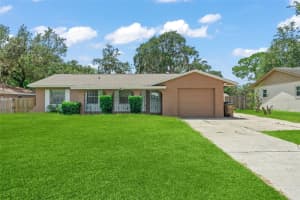 635 Vincent Dr, MOUNT DORA