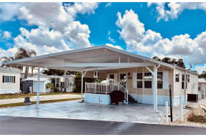 512 Par Pines Blvd, DAVENPORT
