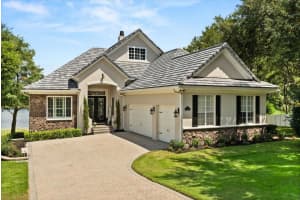 527 W Blue Water Edge Dr, EUSTIS