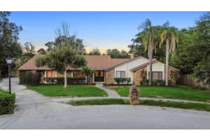 545 Woodview Dr, LONGWOOD