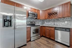2286 CRESCENT DRIVE, MOUNT DORA, FL 32757 - MLS#MFRO6330005