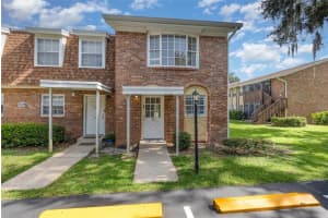 705 Perkins St #100, LEESBURG