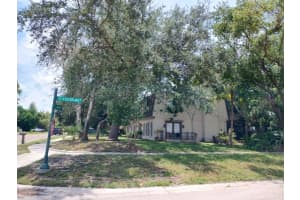 9182 BAY HILL BOULEVARD, ORLANDO, FL 32819 - MLS#MFRO6330471